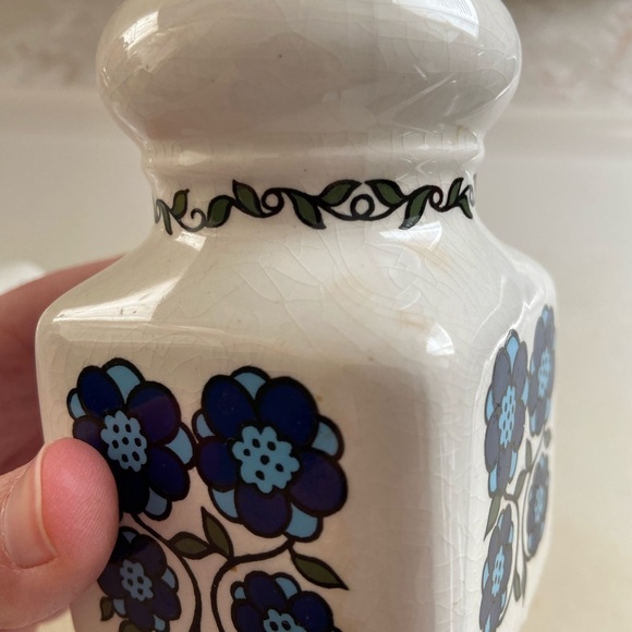 Vintage Ceramic Salt & Pepper Shaker Set - Picture 8 of 14